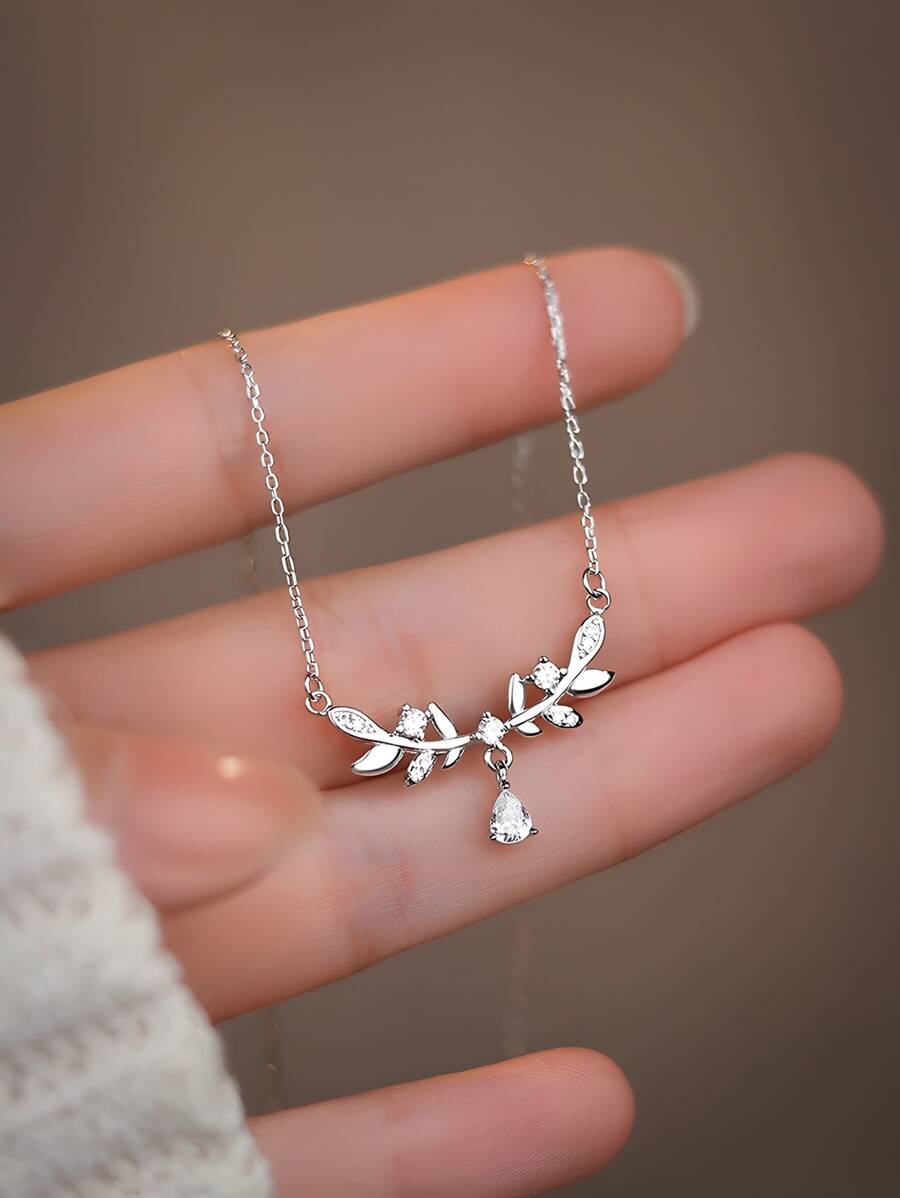 Élodie Sterling Silver Pendant Necklace