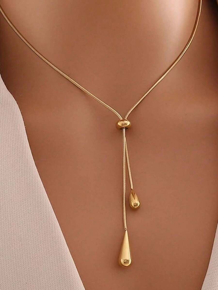 Elara Droplet Pendant Necklace