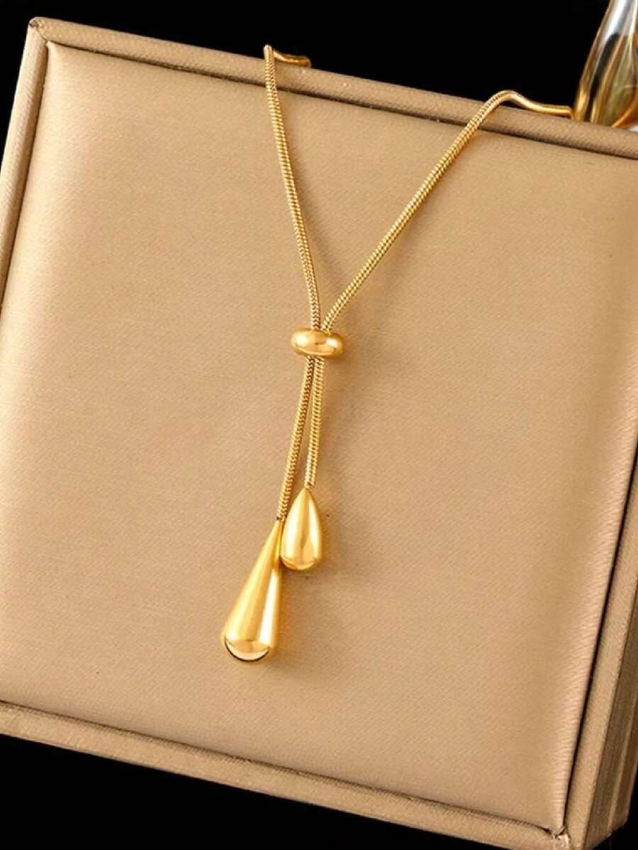 Elara Droplet Pendant Necklace