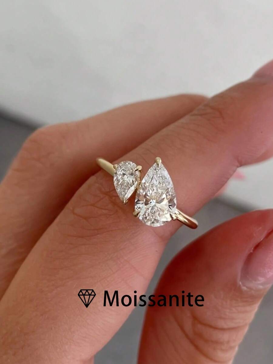 Étoile Pear Moissanite Ring