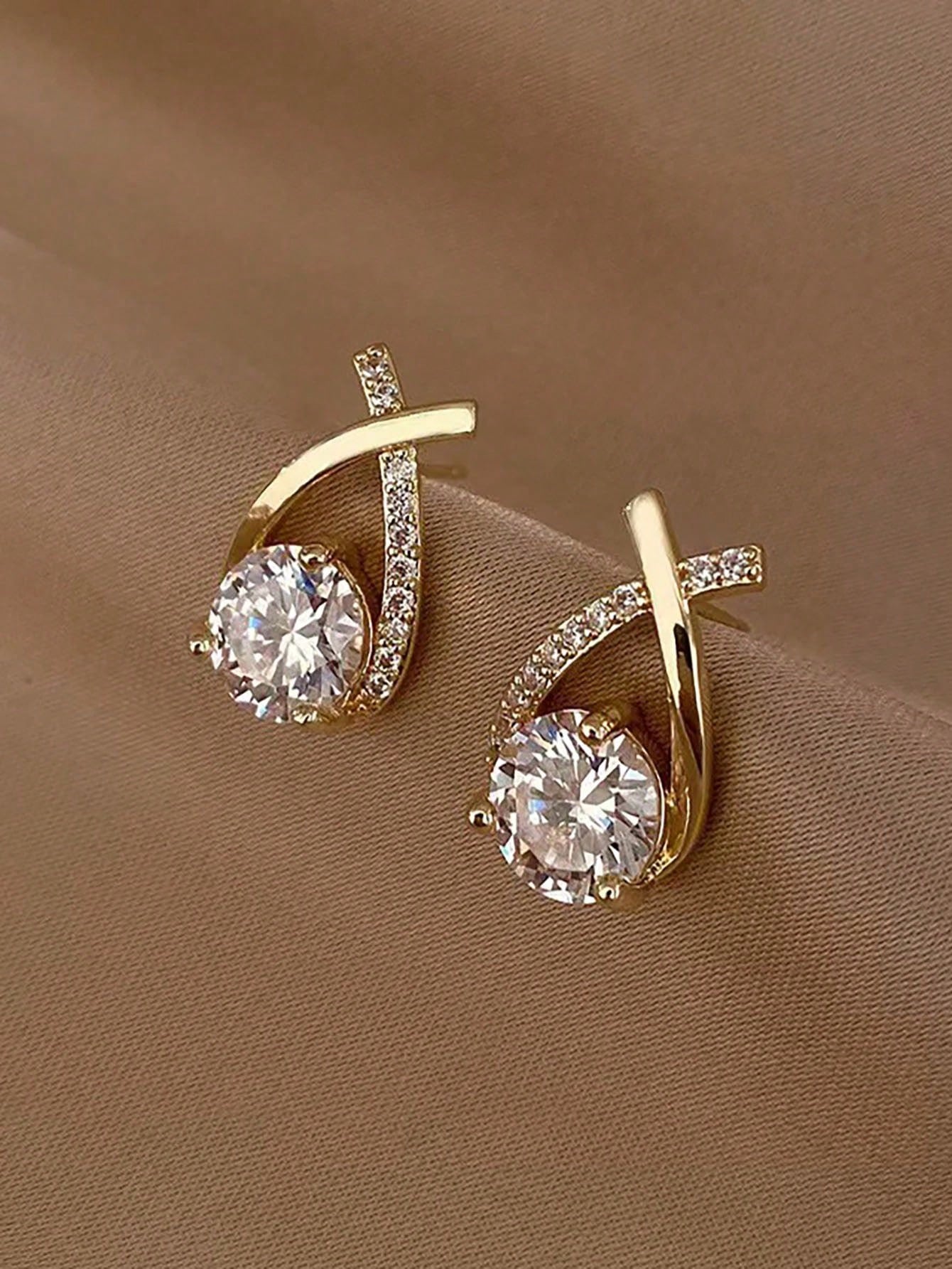 Luxury Rhinestone Criss-Cross Stud Earrings – Elegant Diamond-Inspired Statement Set (2pc)