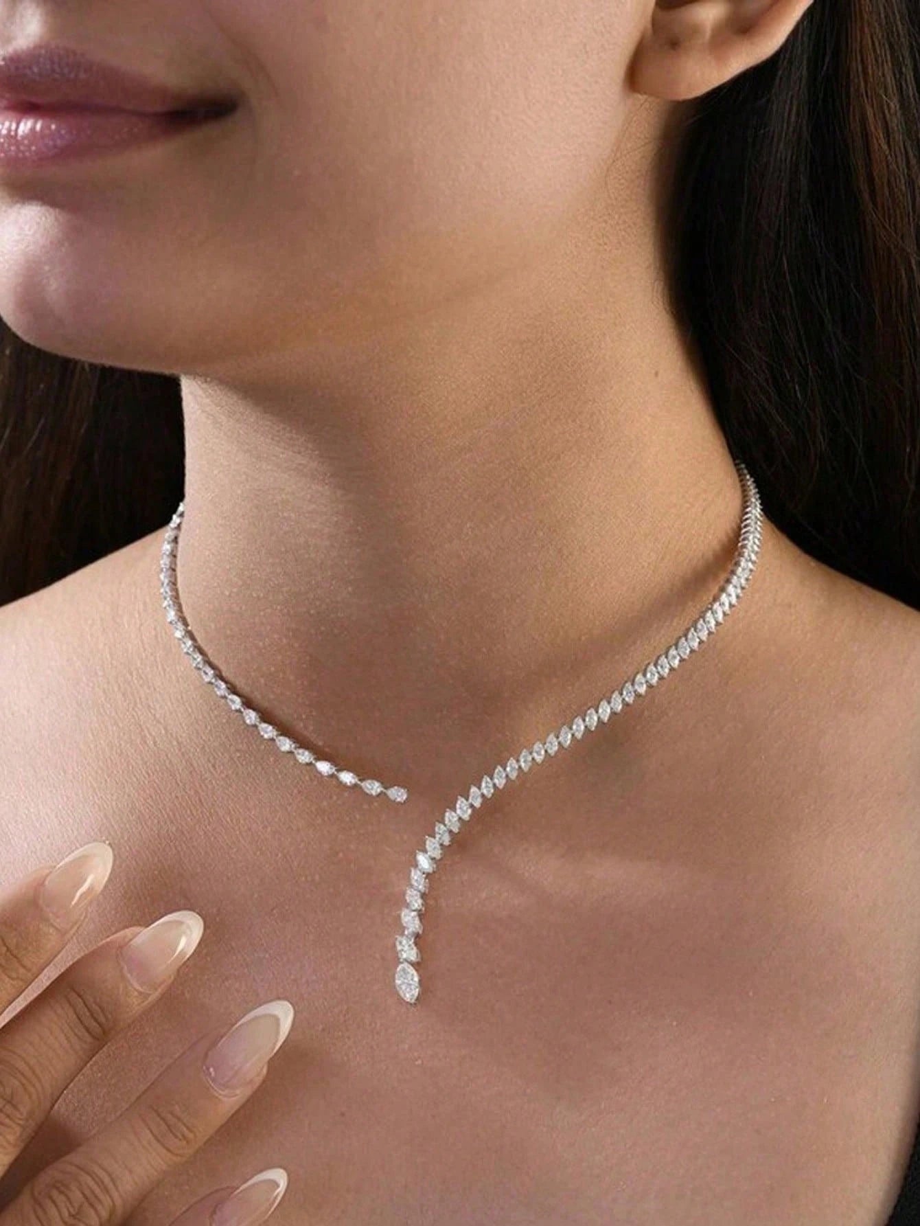 Minimalist Diamond Choker Necklace – Luxury Gold & Silver Statement Collar