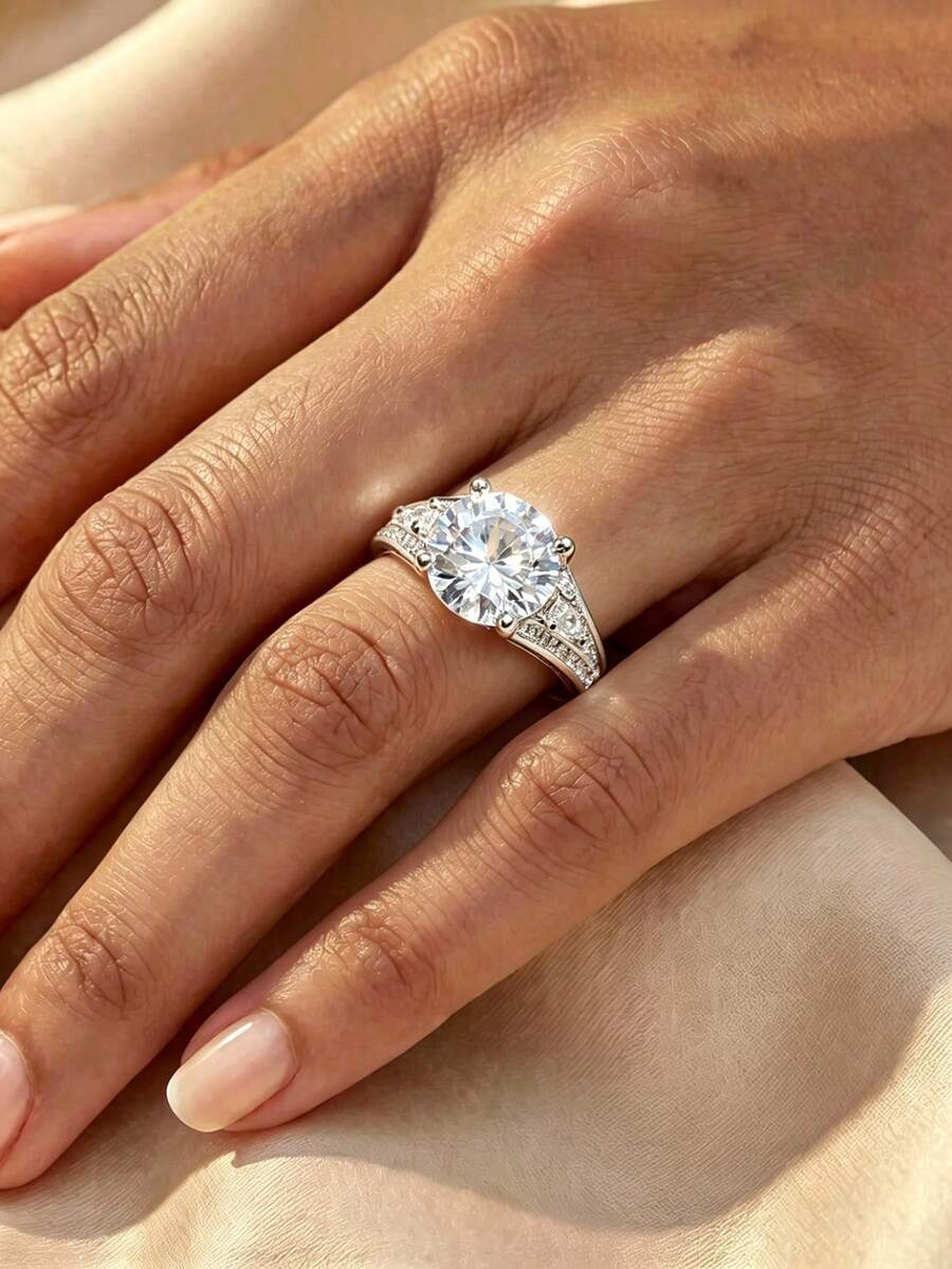 Noor Grande Moissanite Ring
